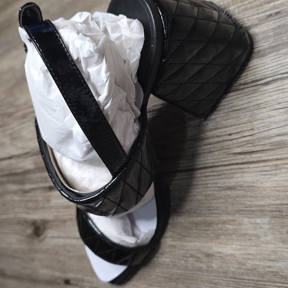 Karl Lagerfeld Sarina Quilted Open Toe Kitten Heeled Sandal - Picture 6 of 7